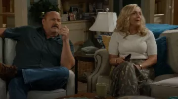 Jersey de punto de costilla Scoop usado por Audrey McAllister (Rachel Bay Jones) como se ve en El primer matrimonio de Georgie & Mandy (S02E02)