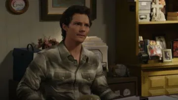 &sons River Green Western Shirt usada por Georgie Cooper (Montana Jordan) como se ve en El primer matrimonio de Georgie & Mandy (S02E03)