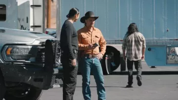 Camisa de chasis vaqueros western de Schaefer Outfitters usada por Kayce Dutton (Luke Grimes) vista en Marshals (S01E05)