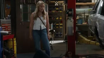 Camiseta Hunter Bell Paisley usada por Mandy Cooper (Emily Osment) vista en El primer matrimonio de Georgie & Mandy (S02E04)