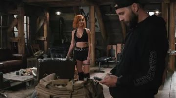 Urban Outfitters Open Circles Chunky Metal Chain Belt worn by Belle Skinner (Arielle Kebbel) as seen in Marshals (S01E06)