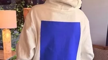 Sudadera azul cerúleo de Anne Hathaway
