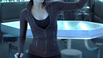 Veste de yoga portée par Monica Stuart (Anna Hopkins) dans The Expanse (S03E08)