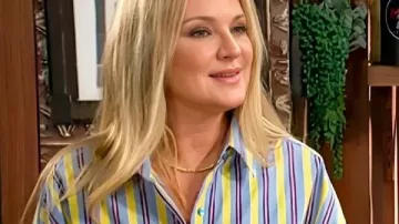 La camisa de rayas de Sharon Newman S50 de Los Jóvenes y los Inquietos que lleva Sharon Collins (Sharon Case) en Los jóvenes y los inquietos (S52)
