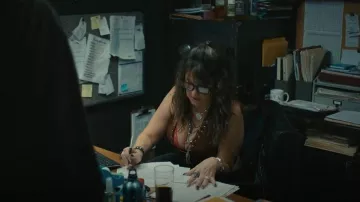 Camiseta de corsé sintético London Lynx desencantado que lleva Diane como se ve en Big Mistakes (S01E04)