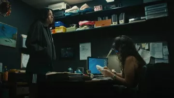 Pantalones cortos Adidas Firebird Classic usados por Morgan (Taylor Ortega) como se ve en Big Mistakes (S01E04)