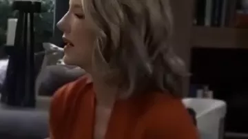 General Hospital 2026 Cynthia Watros Red Knot Front Top que lleva Cynthia Watros tal y como se ve en General Hospital