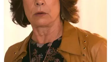 Laurie Metcalf Grandes Errores Chaqueta de cuero Grommet 2026