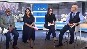 Zapatos de charol de Manolo Blahnik de Mary Jane usados por Laura Jarrett, tal como se ve en Today with Jenna & Sheinelle el 10 de abril de 2026