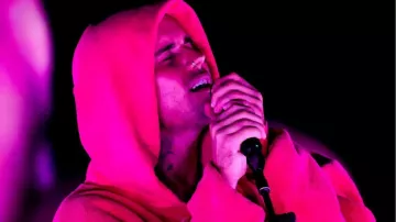Sweat à capuche du Coachella Valley Music and Arts Festival de Justin Bieber 2026 à Coachella 2026 : Justin Bieber aurait gagné 10 millions de dollars pour une performance sur le thème de YouTube