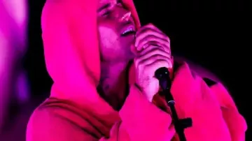Justin Bieber 2026 Coachella Valley Music And Arts Festival Sweat à capuche de Justin Bieber dans le set de Justin Bieber à Coachella laisse les fans DIVISÉS avec le karaoké YouTube