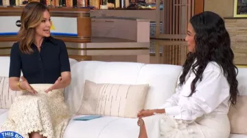 Jupe Toteme Petal longueur genou, portée par Emma Grede, telle que vue dans Good Morning America le 14 avril 2026