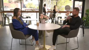 Zapatillas New Balance 9060 llevadas por Kelsey Swanson tal como se ve en Las verdaderas amas de casa de Rhode Island (S01E03)
