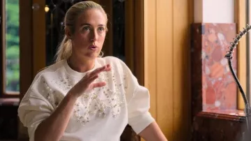 Chándal de manga larga perla con diamantes de manga larga de River Island que lleva Paris Fury, como se ve en En casa con los Furys (S02E10)