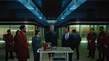 Aritzia El Pantalone™ Sin Esfuerzo que lleva Vivienn (Zoe Lister-Jones) como se ve en La esposa miniatura (S01E01)