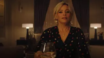 Vintage Haberdashery Blouse worn by Lindy (Elizabeth Banks) as seen in The Miniature Wife (S01E02)