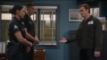Veste en velours côtelé Gap Relaxed portée par Seth Ridley (Patrick Keleher) telle que vue dans The Rookie (S08E13)
