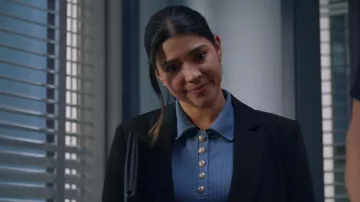 Polo de Veronica Beard Brandt Hydrangea Cashmere que lleva Celina Juárez (Lisseth Chavez) como se ve en The Rookie (S08E14)