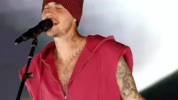 Justin Bieber Newport Sweat à capuche de Justin Bieber dans Justin Bieber amène Billie Eilish sur scène à Coachella pour One Less Lonely Girl