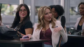 Débardeur court à perles nouées Urban Outfitters Gia porté par Ali Larter tel que vu dans The Rookie (S08E14)