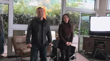 Veste réversible Comal de John Varvatos portée par Wesley Evers (Shawn Ashmore) telle que vue dans The Rookie (S08E15)