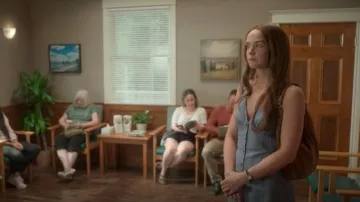 Vestido medio de lino de Sebastien de la Reforma que lleva Maggie Sullivan (Morgan Kohan) tal como se ve en Sullivan's Crossing (S04E02)