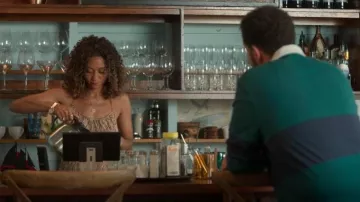 Vestido Heartloom Alli llevado por Sydney Shandon (Lindura) visto en Sullivan's Crossing (S04E02)