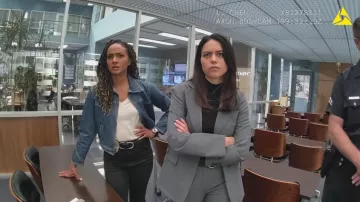 Aritzia Productor Blazer que lleva Angela Lopez (Alyssa Diaz) como se ve en The Rookie (S08E15)