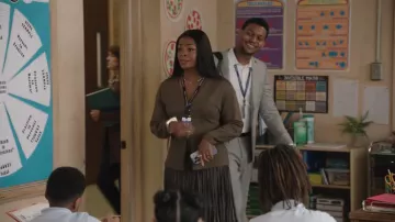 Falda de flecos sintéticos de cuero de L'Agence Karolina llevada por Ava Coleman (Janelle James) vista en Abbott Elementary (S05E19)