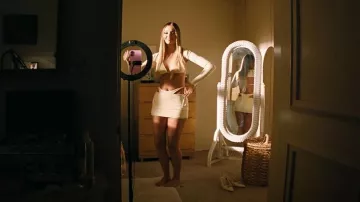 Microfalda de avena con textura Montce llevada por Katelyn (Bella Podaras) como se ve en Euphoria (S03E02)
