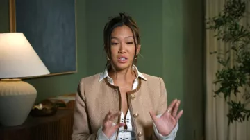 Chaqueta con ribetes L'Agence Zaya llevada por Tammy Ly vista en Bachelor Mansion Takeover (S01E06)