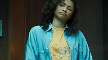 Euphoria S03 Zendaya Camisa azul de la Rue Bennett (Zendaya) vista en Euphoria