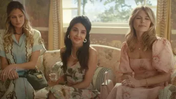 Vestido de Aiko de la Reforma que lleva Ava (Mikaela Hoover) como se ve en BEEF (S02E02)