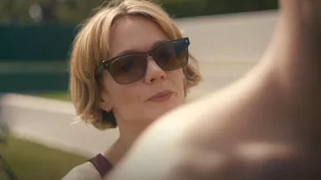 Prada PR A17S llevada por Lindsay Crane-Martin (Carey Mulligan) vista en BEEF (S02E02)