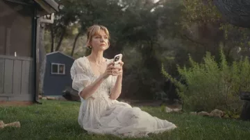 Robe Doen Ishia portée par Lindsay Crane-Martin (Carey Mulligan) telle que vue dans BEEF(S02E02)
