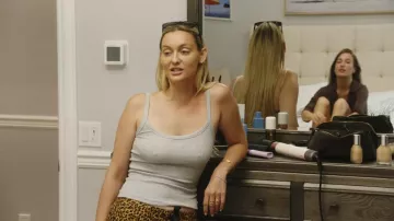 Camisola Cami Aritzia HomeStretch™ Rib Spectrum llevada por Bailey Taylor vista en Summer House (S10E11)