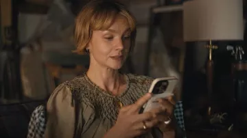 Top Dôen Ariste llevado por Lindsay Crane-Martin (Carey Mulligan) como se ve en BEEF (S02E03)