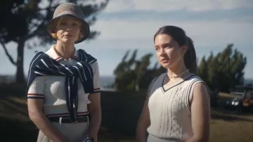 Logo de Tory Burch Britten Cinturón reversible de cuero liso con relieve de cocodrilo usado por (Carey Mulligan) como se ve en BEEF (S02E05)