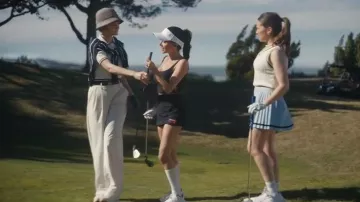 Zapatillas New Balance 327 usadas por Lindsay Crane-Martin (Carey Mulligan) vistas en BEEF (S02E05)