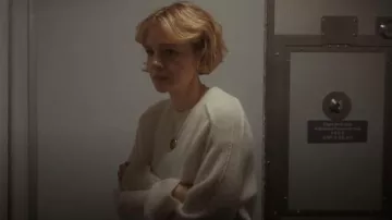 Jersey de lana con detalles de costura A.P.C. llevado por Lindsay Crane-Martin (Carey Mulligan) tal como se ve en BEEF (S02E07)