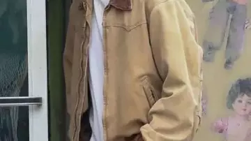 Resultado: Chaqueta de algodón marrón Keanu Reeves usada por Reef Hawk (Keanu Reeves) en Outcome