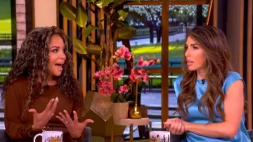 Stella McCartney Camiseta de Satén de Crepé sin mangas en la espalda usada por Alyssa Farah Griffin, vista en The View el 16 de abril de 2026