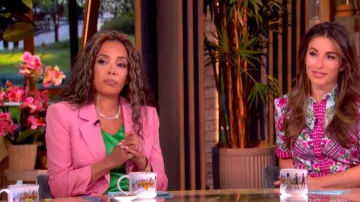 Americana de lona de Veronica Beard Battista Dickey llevada por Sunny Hostin, tal como se ve en The View el 21 de abril de 2026