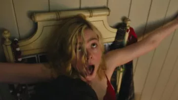 Natori Feathers Plunge T Shirt Bra worn by Margo Millet (Elle Fanning) as seen in Margo's Got Money Troubles (S01E01)