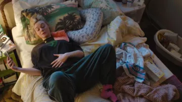 Happy Socks Spider Socks worn by Margo Millet (Elle Fanning) as seen in Margo's Got Money Troubles (S01E02)