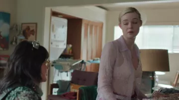 Cosabella Never Say Never Sweetie Bralette que lleva Margo Millet (Elle Fanning) como se ve en Margo's Got Money Troubles (S01E03)