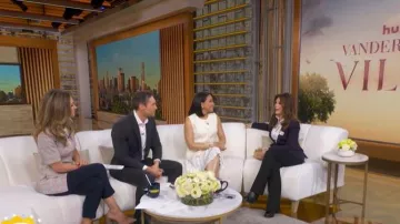 Chaqueta de lana McQueen de un solo botón llevada por Lisa Vanderpump vista en Good Morning America el 16 de abril de 2026