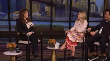Numi La chemise boutonnée Simone portée par Kelly Ripa, vue dans LIVE with Kelly and Mark le 17 avril 2026