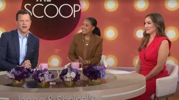 Pantalones Simon Miller Jabber que lleva Emily Orozco visto en Today with Jenna & Sheinelle el 22 de abril de 2026