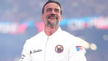 CM Punk WrestleMania 42 Chaqueta de CM Punk en CM Punk vs. Roman Reigns | Combate por el Campeonato Mundial Peso Pesado: Resúmenes de WrestleMania 42 del domingo